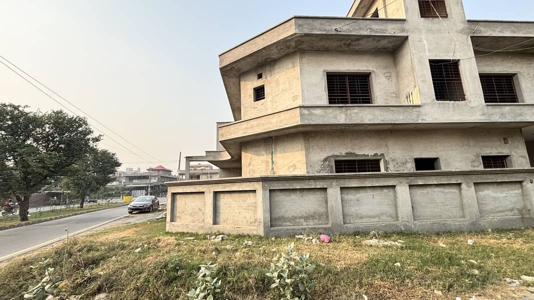 House For Sale In Semi Commercial Near Umer Hospital Johar Town 80 Feet Road 8 Room 2