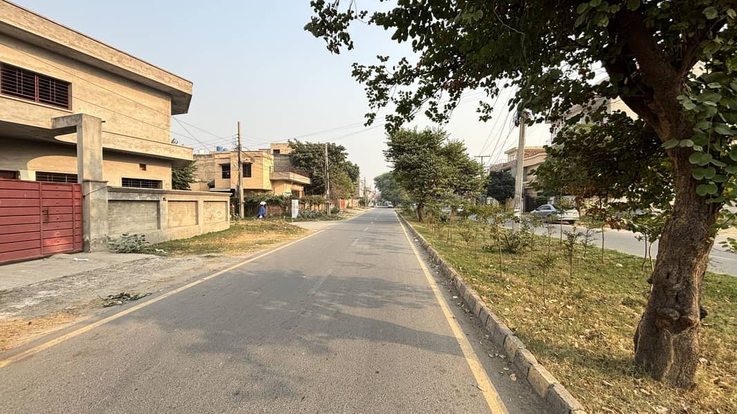 House For Sale In Semi Commercial Near Umer Hospital Johar Town 80 Feet Road 8 Room 6