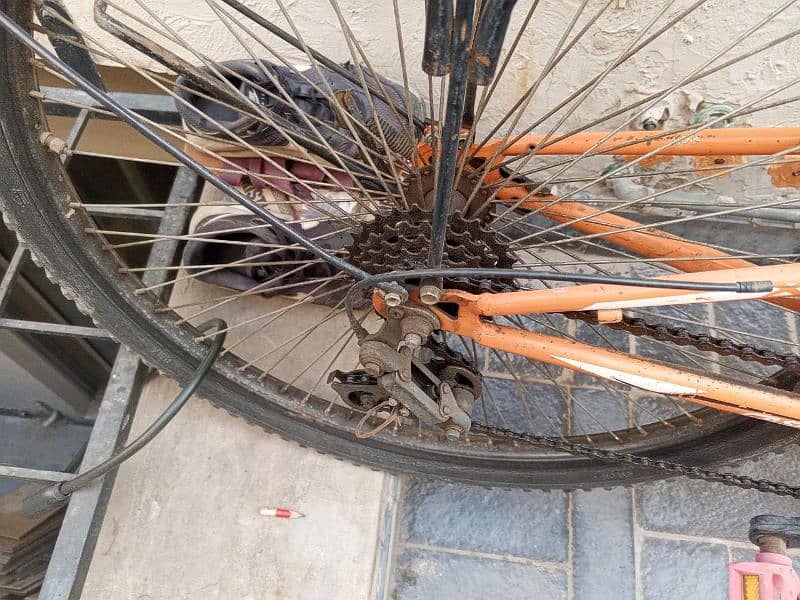 bicycle used 10/10 lush condition chota Mota Kam hony wala ha 4