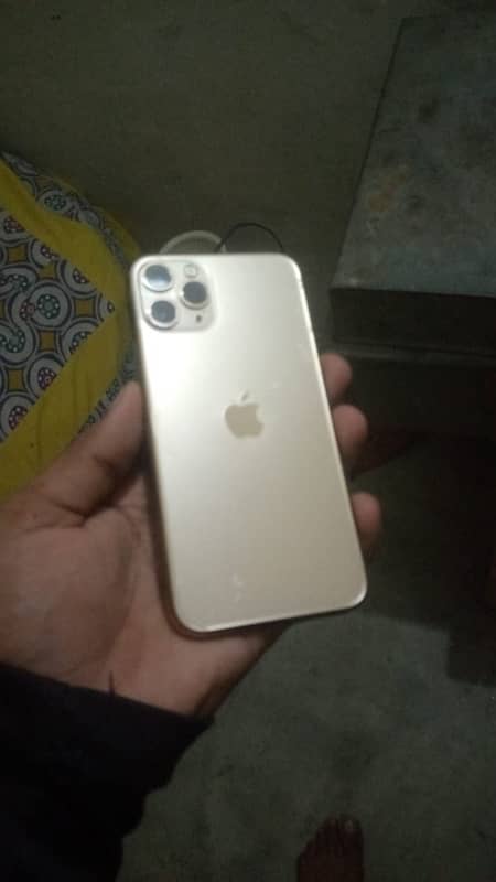 iPhone 11 Pro all okay battery service Pa hai bus 10 /9 condition hai 2