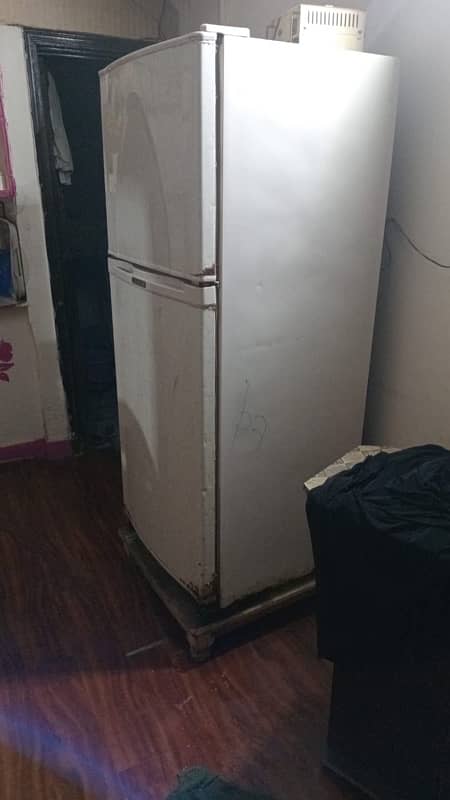 fridge with stabilizer dawlance 0