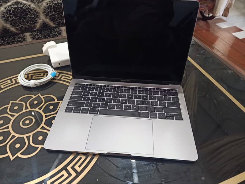 Apple Laptop, Macbook Pro 2017 Core i5, 16GB RAM, 256GB SSD 13 Inches 4