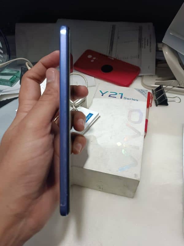 Vivo y21a 4+1/64 10/10 condition original box charger 5