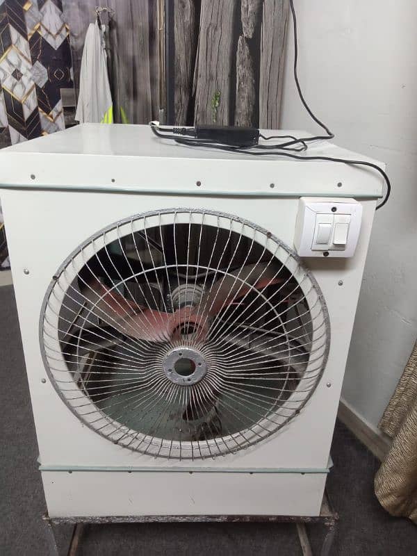 Air cooler 12 volt in very good condition with stand. Almost new. 1