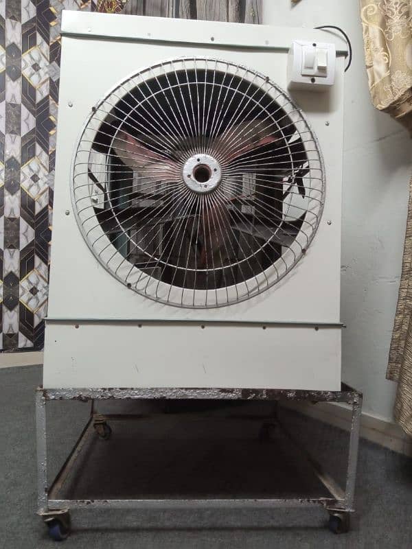 Air cooler 12 volt in very good condition with stand. Almost new. 2