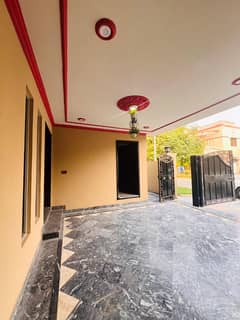 8 Marla House For Rent in Bahria Town Lahore