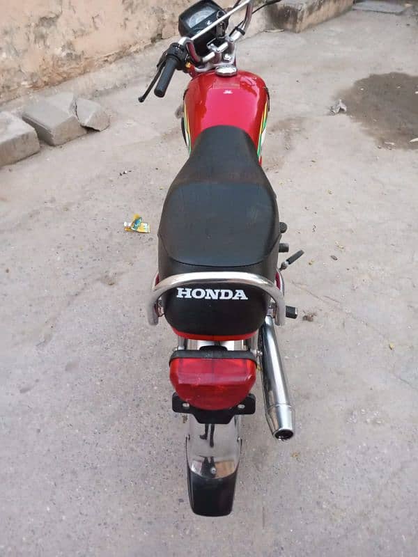 Honda cd70 22 model lush conditions unregistered . . call 03175087070 3