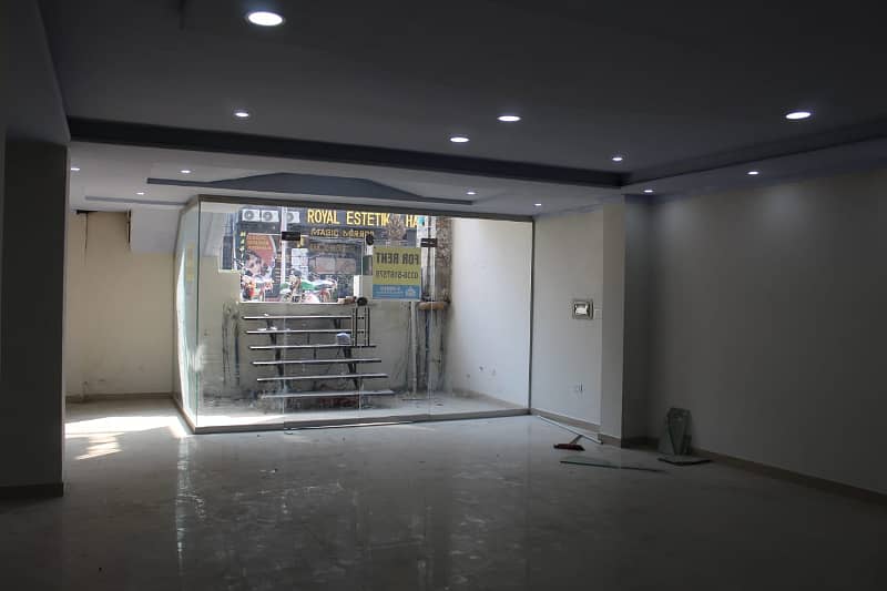 1200sq ft shop available fo rent in Civic center Bahria town phase 4 3