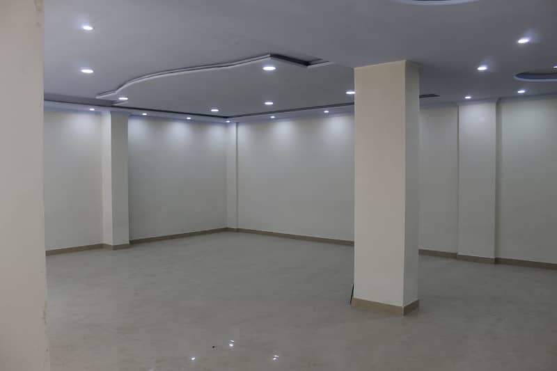 1200sq ft shop available fo rent in Civic center Bahria town phase 4 6