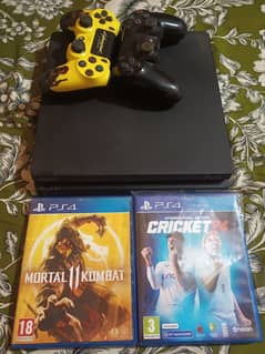 Ps4 slim 500 gb with 2 cds