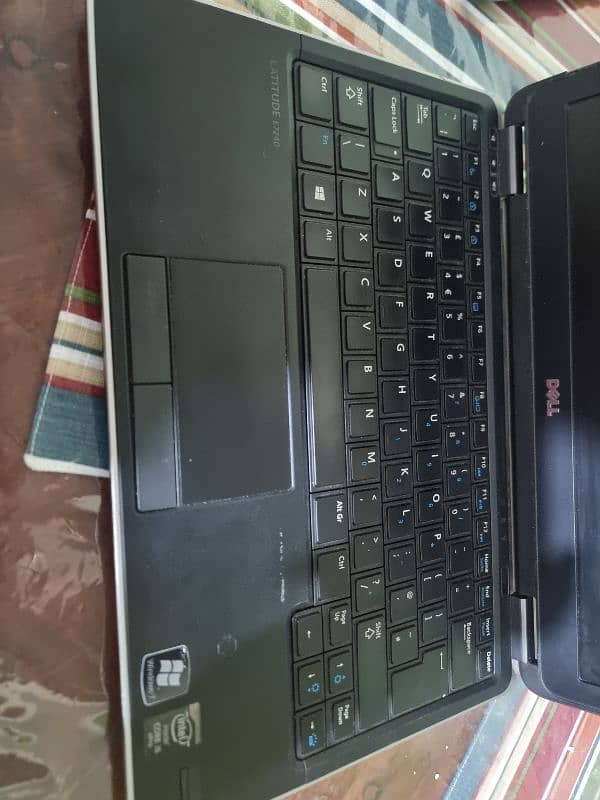 Dell Latitude E7240 256GB SSD 4GB Ram Light weight 2