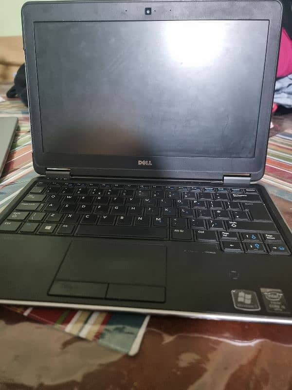 Dell Latitude E7240 256GB SSD 4GB Ram Light weight 3