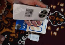 camon 30 8/256 one month used hai sara saman sath hai