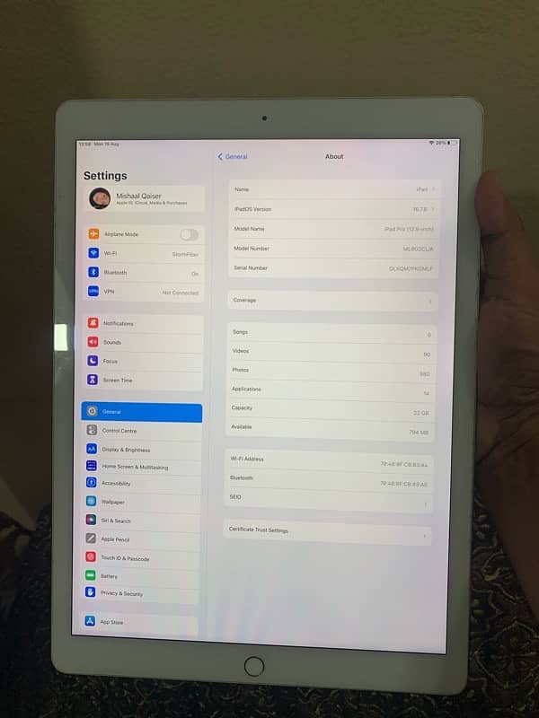 Ipad Pro 12.9 Inches read ad 3