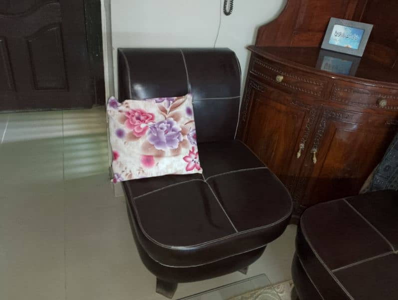 4 seater sofa set with central table 2