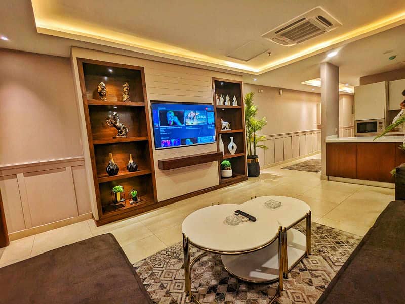 Brand New Furnished High-Rise Apartment In Gold Crest 17