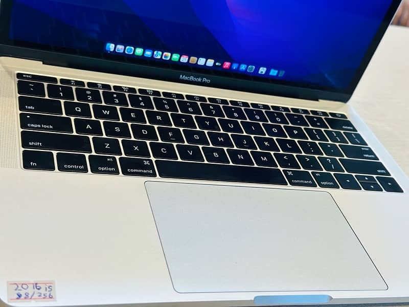 MacBook Pro 2016{Retina display}-i5 Turbo Bost 3.4GHz 10 hours backup 2