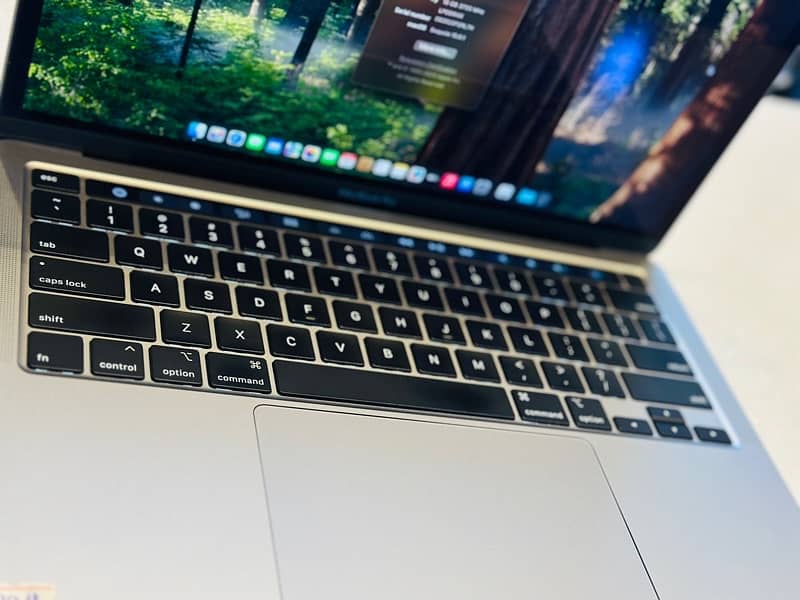 Macbook Pro 2020(Retina,13-inch) Corei7 Touch Bar withTouch ID sensor 2