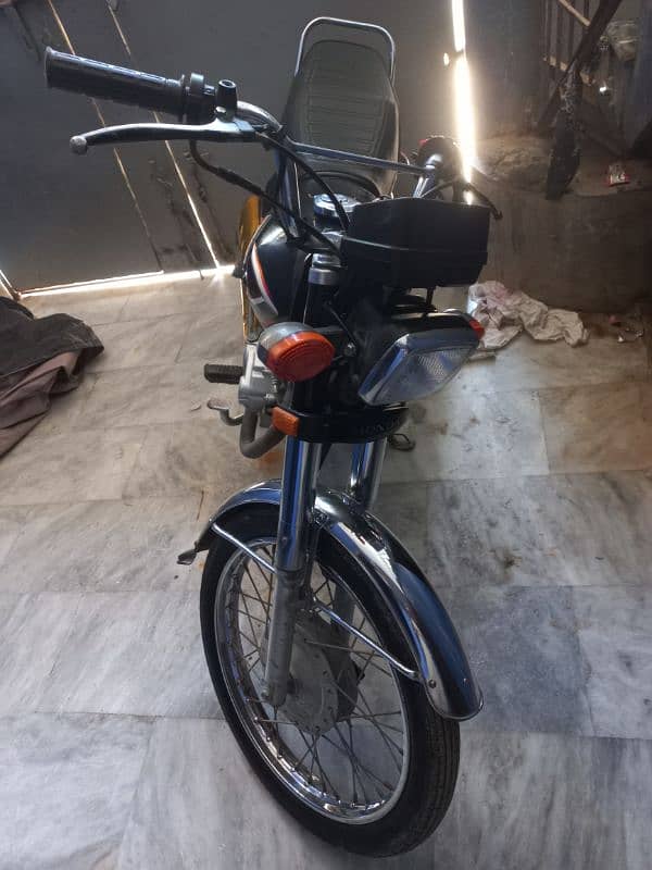 honda 125 2022 black color karachi number 4