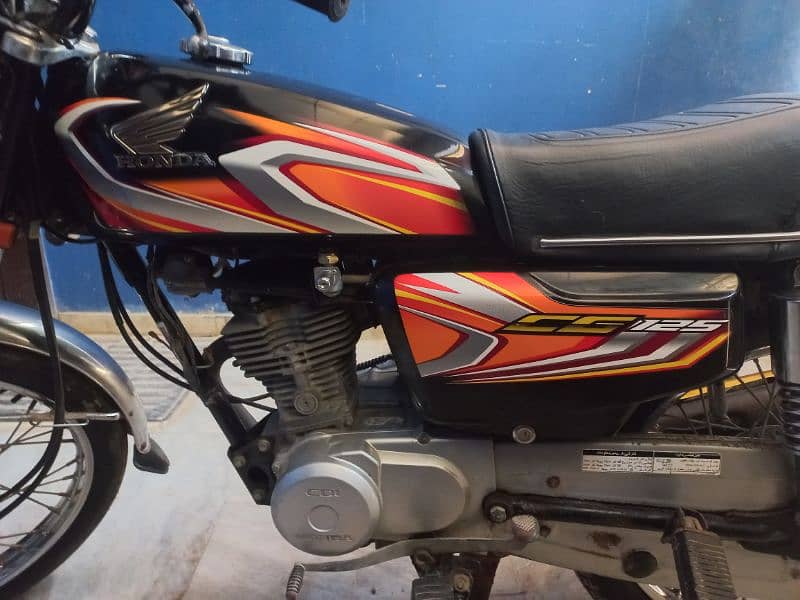 honda 125 2022 black color karachi number 6