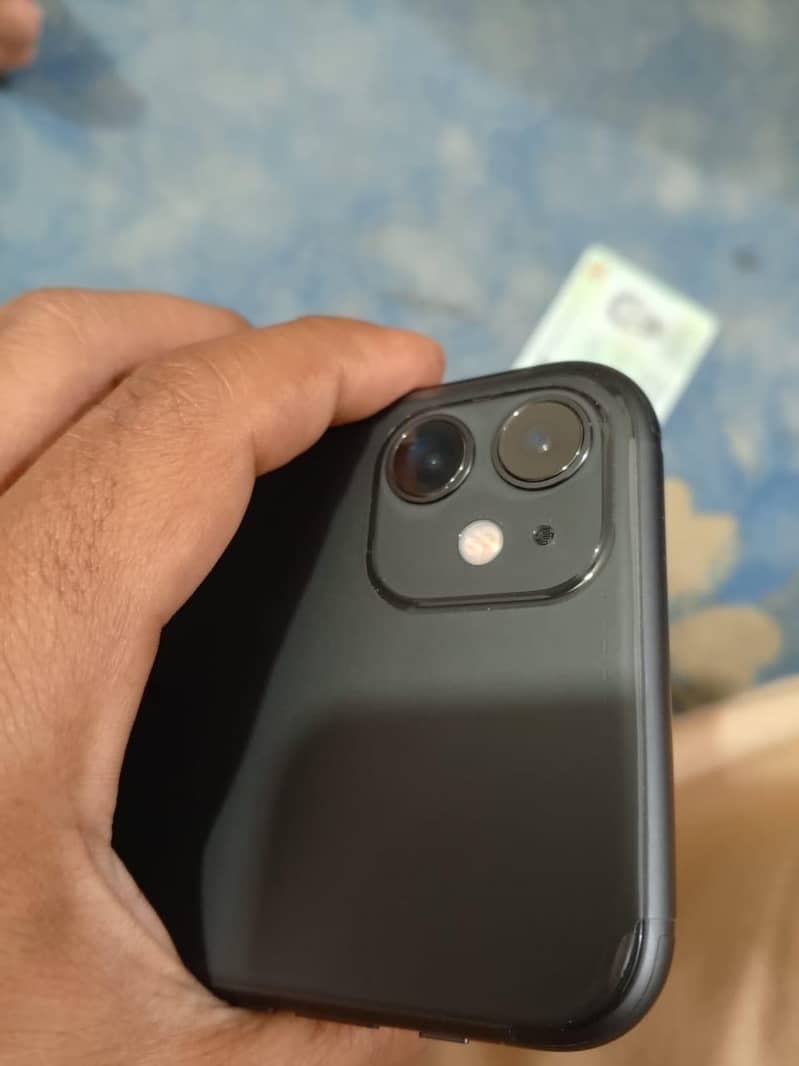 IPHONE 11 نیو کنڈیشن ساتھباکس اوریجنل چارجر 2