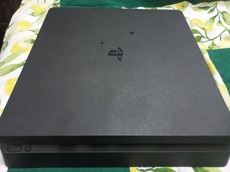 PS4 Slim - 500GB with Original Controller 1