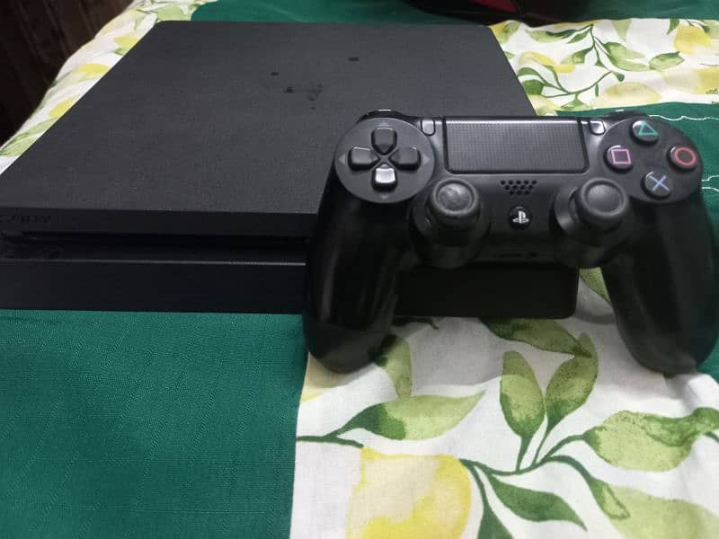 PS4 Slim - 500GB with Original Controller 3