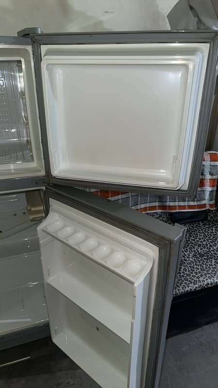 Dawlance Room Double  Doors Fridge for sale 3