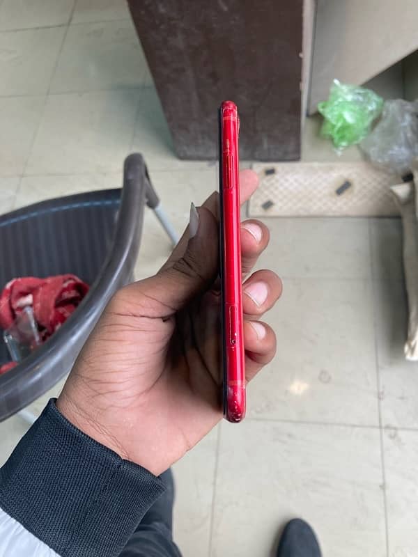 iPhone XR non pta Onic ki sim chalti ha 64GB water pack 1