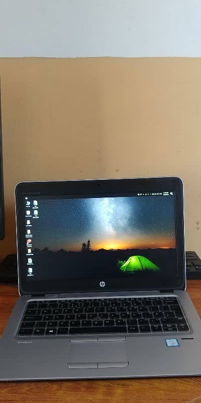 HP EliteBook 820 G4 - HD Display with Backlit Keyboard 0