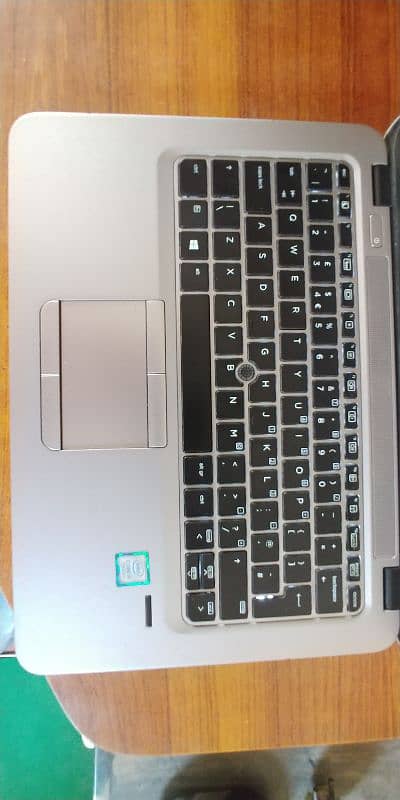 HP EliteBook 820 G4 - HD Display with Backlit Keyboard 1