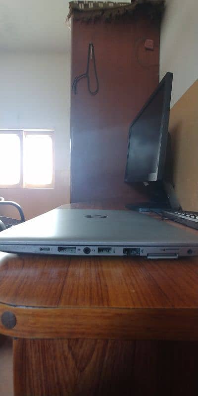 HP EliteBook 820 G4 - HD Display with Backlit Keyboard 3