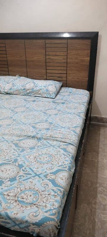 Queen size bed with corner tables for very cheap price 1