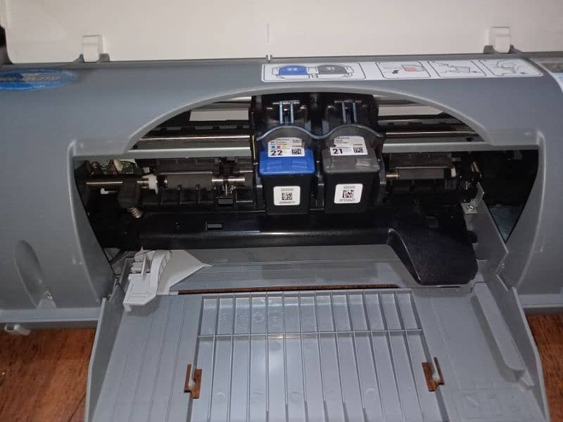 HP DESKJET D1560 COLOR PRINTER 8