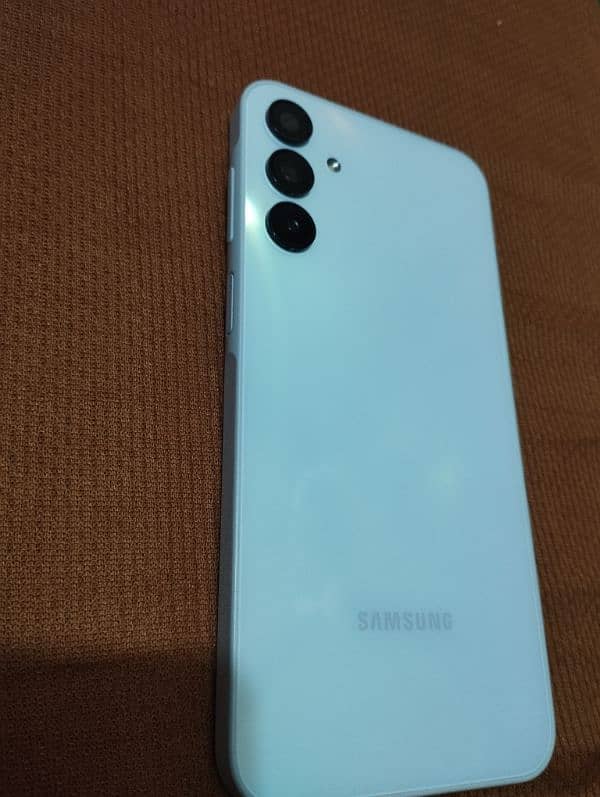 samsung A15. . . 8/256 0