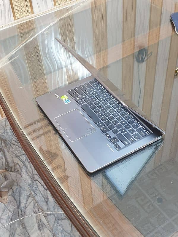 Asus ZenBook 14 0