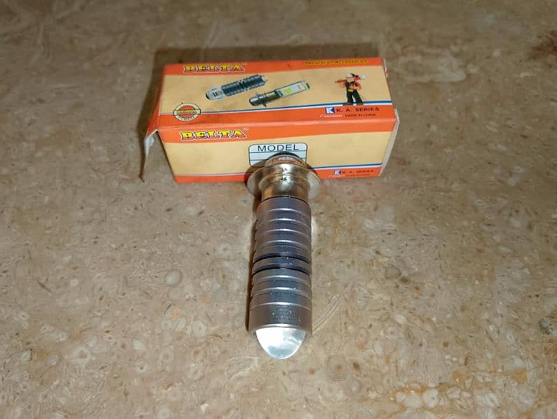 سفید اور پیلی لائٹHD 3