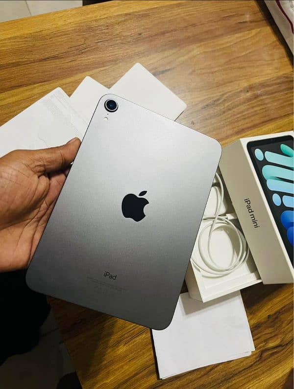 ipad mini 6 good condition 6 months warinty 1