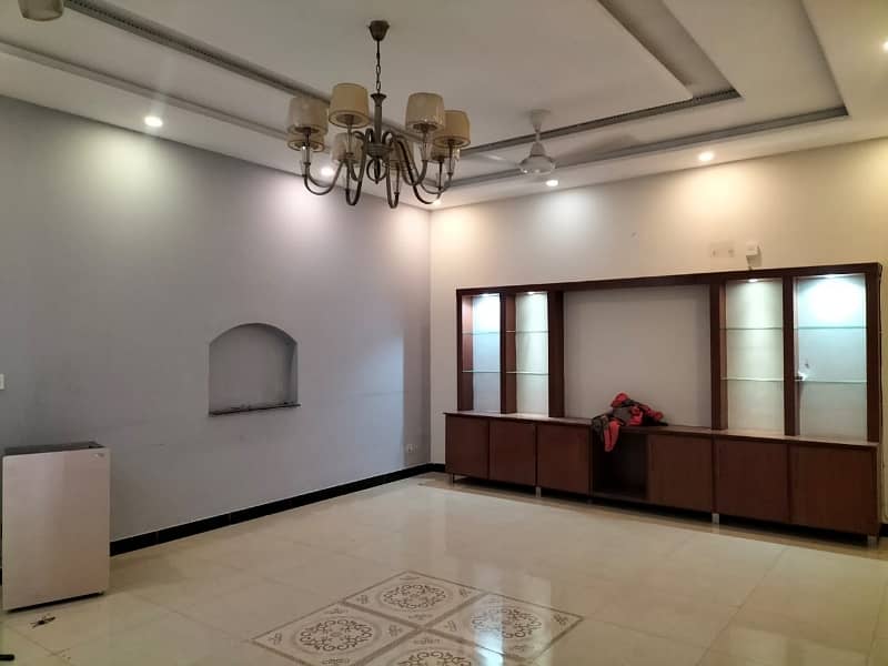 BEAUTIFUL UPPER PORTION AVAILABLE FOR RENT 6