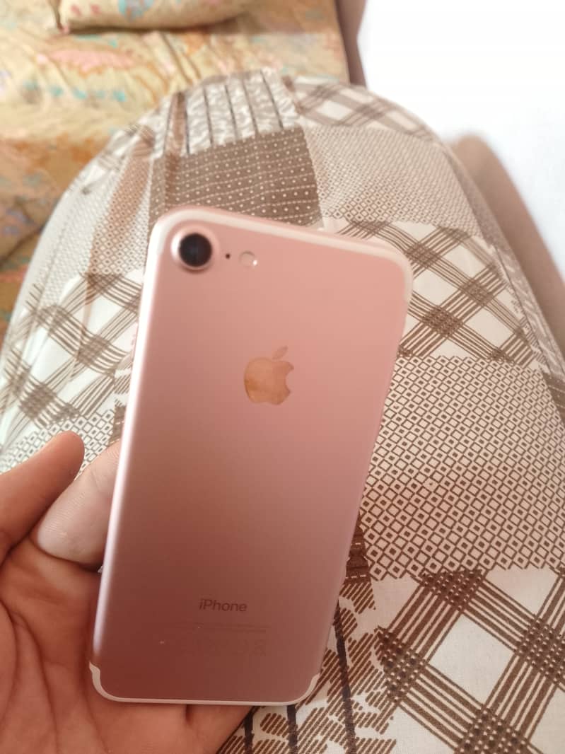 Iphone 7 non pata in good condition 0