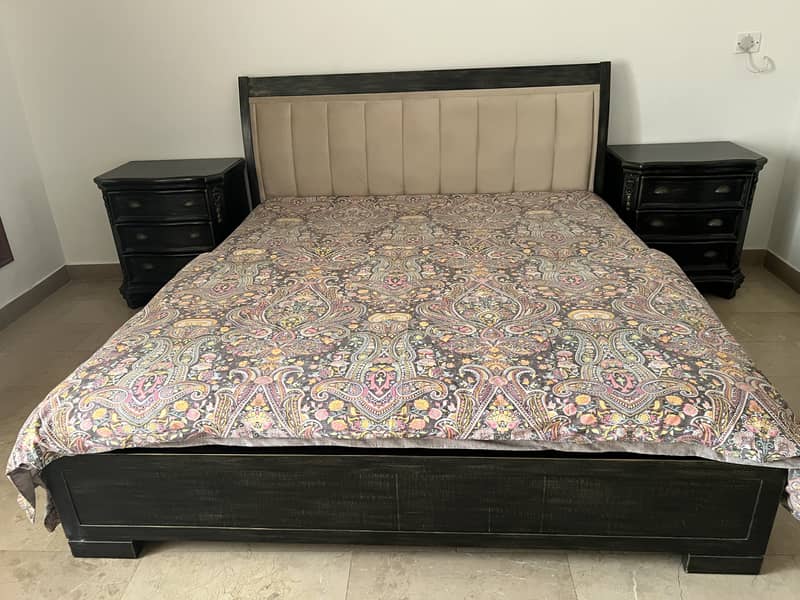 Bed set with two victorian style side tables (without mattress) 1