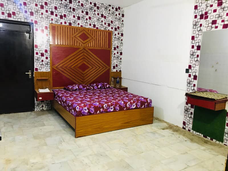 ROOM/PORTION/COUPLE/FAMILIES/GUEST HOUSE AVAILABLE GULSHAN JAUHOR 17