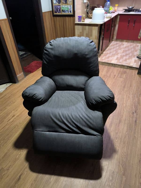 Recliner with Water proof fabric 1