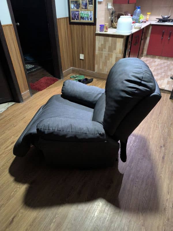 Recliner with Water proof fabric 2