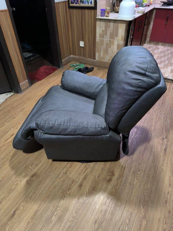 Recliner with Water proof fabric 3