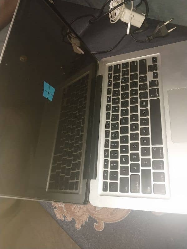 Mac Book Pro Mid 2009 Silver 0