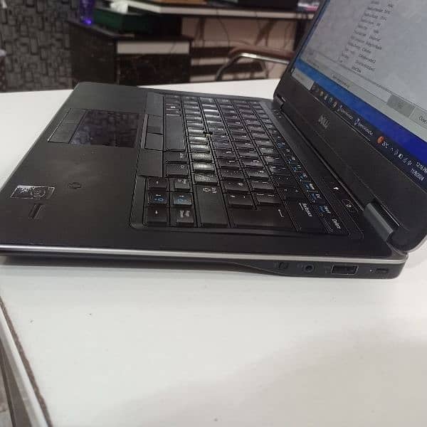 Dell i7 4th generation 2.7 mhz 4