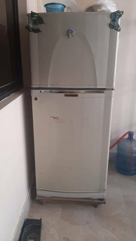 Refregerator in Excellent condition 2