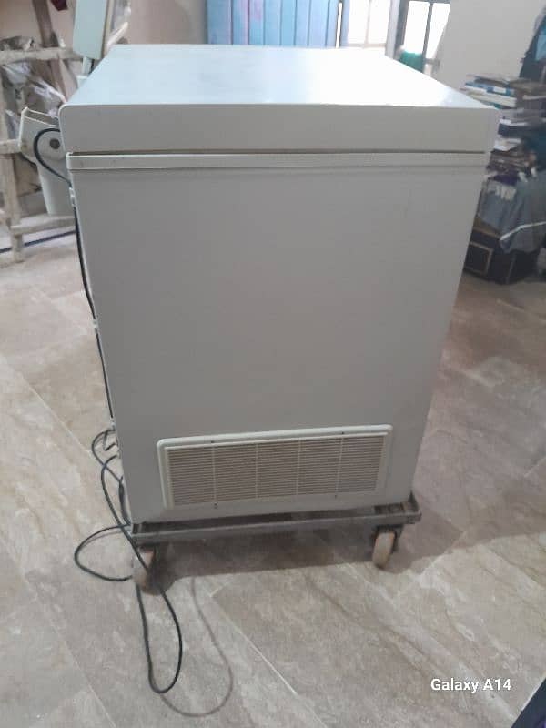 waves deep freezer WT 215 1