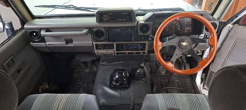 Toyota Land Cruiser 1987 4